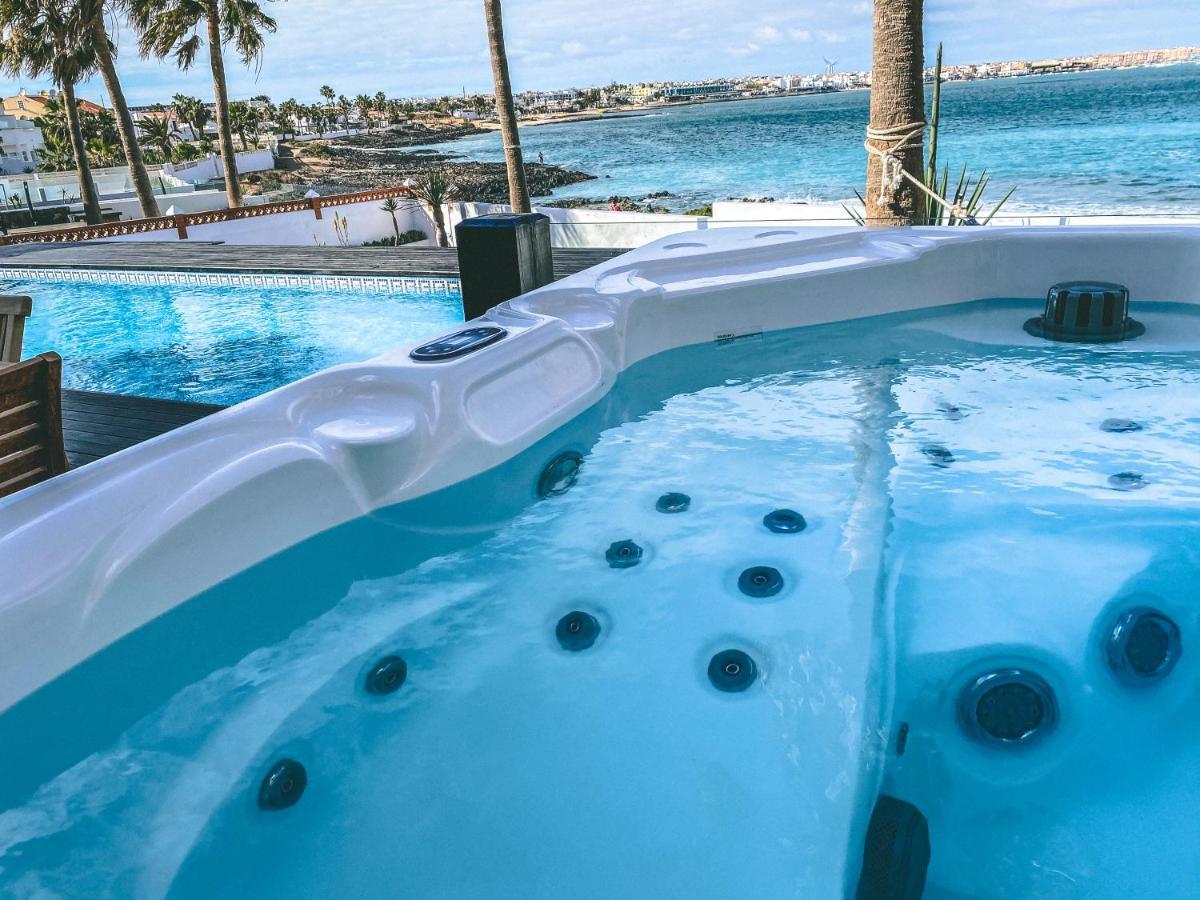 Villa Los Flamencos By Veaco- Beachfront & Pool コラレホ エクステリア 写真