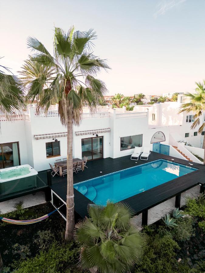 Villa Los Flamencos By Veaco- Beachfront & Pool コラレホ エクステリア 写真
